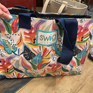 Swig reusable tote with side pockets NWOT